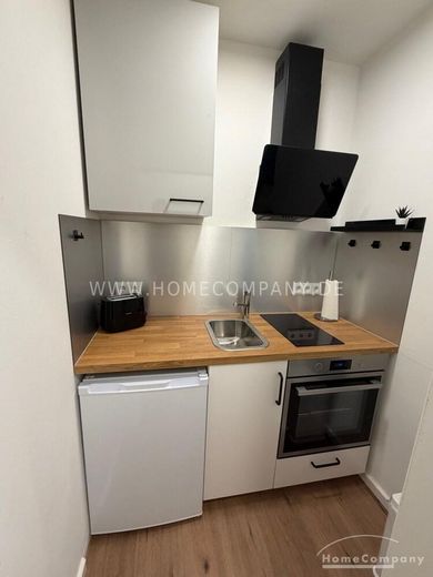 Gemütliche, kleine 1 Zi.Whg., modern und komplett möbliert, 4. OG (mit Fahrstuhl). – 27433511fac00ecb59a0e8776befc980a93a0669.jpg