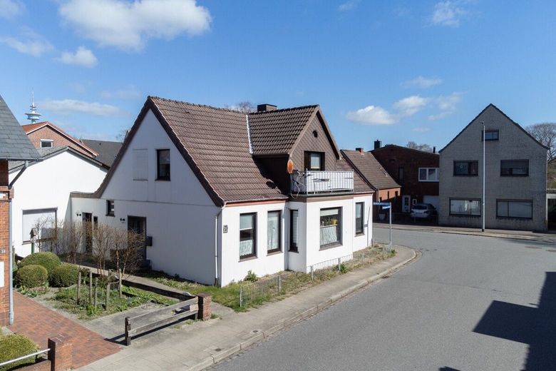 Großes Haus für Macher: Mehrgenerationen &amp; Potenzial – Straßenansicht b