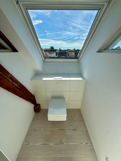 Designer Loft incl. Balcony & Terrace in a Listed Complex, Private Sale – Master WC