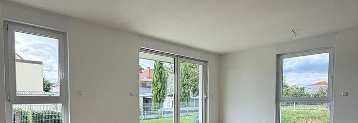 Trilocale al piano terra quasi nuovo con terrazza e giardino – Wohnbereich