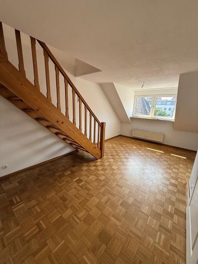 Bogenhausen: luminoso e tranquillo appartamento condominiale di 2,5 locali, TG, libero – offene Wohnküche