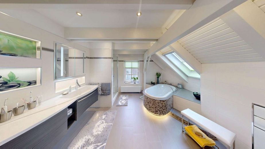 Einzigartige Architektenvilla am Waldrand bei Zerbst - ein Ort, wo Raum, Licht &amp; Natur verschmelzen – Badezimmer Bild 1