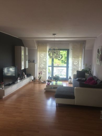 Eigennutzer aufgepasst: Helle, neuwertige Eigentumswohnung in Differten zu verkaufen! – Wohnzimmer