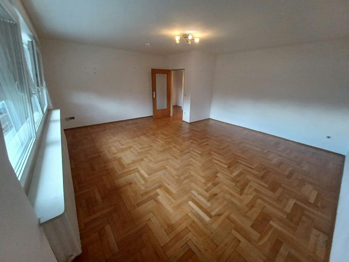 Se alquila piso de 3 habitaciones con trastero en el sótano en Waldsee – Wohn-/ Esszimmer