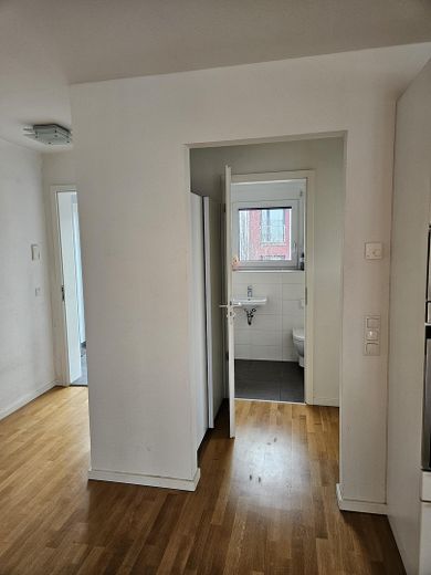 Dream 2-Room Apartment with Large Roof Terrace & Skyline Views | Modern Kitchen | Excellent Transport Links – Photo 3