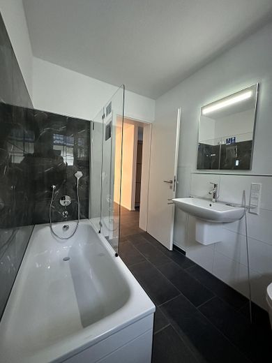 Modern appartement met 2 kamers – Bad 
