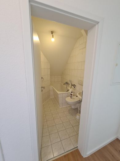 2-Zimmer Dachgeschoss Wohnung – Bad