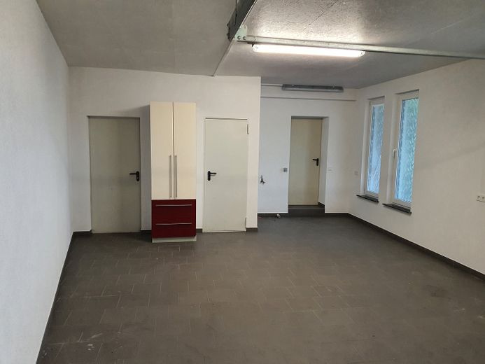 Moderne Luxusvilla: 432 m² Wohnfläche, PV-Anlage, Wärmepumpe & Sauna – Garage