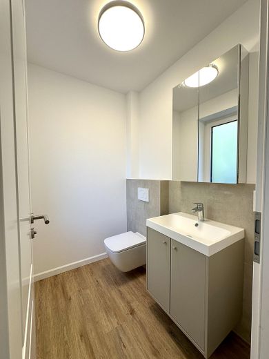 Demi-maison bungalow haut de gamme avec cuisine équipée et sauna – situation attractive et calme à Barum – Gäste WC