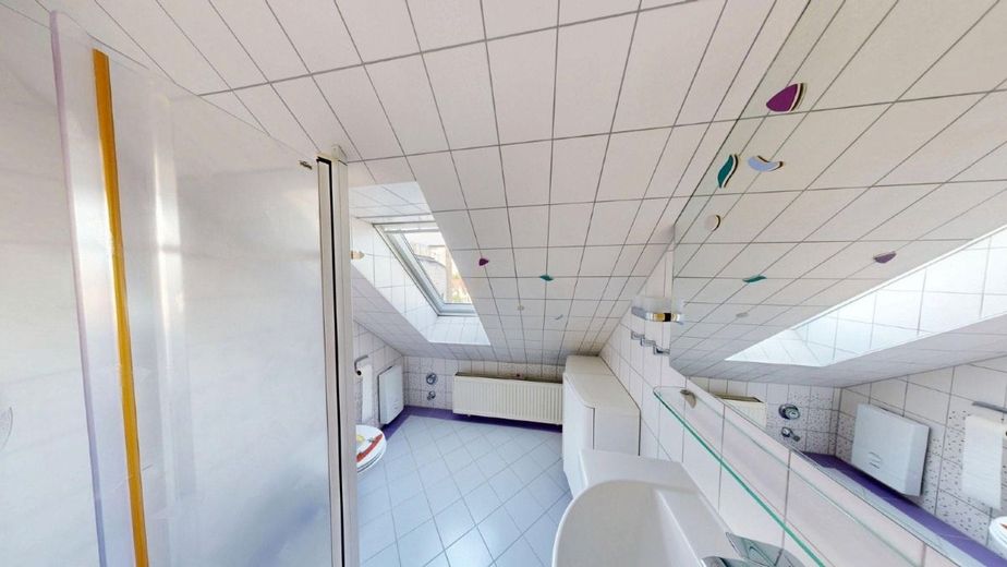 Exklusive Maisonette-Wohnung mit großer Dachterrasse – Bad oben