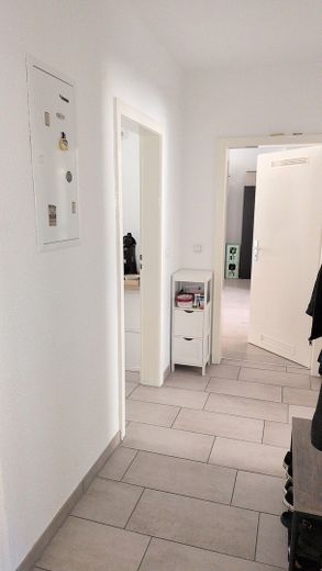3,5 Raum-Whg. City, 2 Balkone, modernisiert, Bad: Wanne + Dusche + Fenster – Eingangsdiele