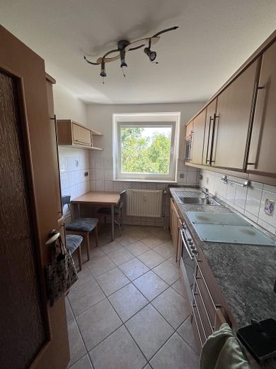 Frisch renovierte 75 m²-Wohnung mit Balkon, Aufzug & EBK in Hannover-Bothfeld-Vahrenheide – Küche
