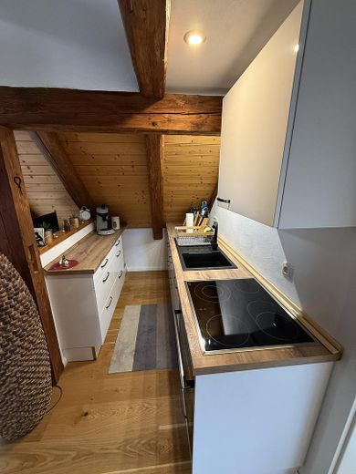 Ekskluzywna nieruchomość nad rzeką Neufnach – przestronne mieszkanie na działce o powierzchni ok. 1700 m² – Küche DG