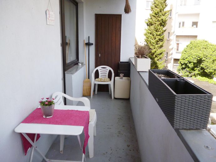 Schöne optimal geschnittene Dreizimmerwohnung, 76 qm, in Düsseldorf Flingern-Nord. – Balkon
