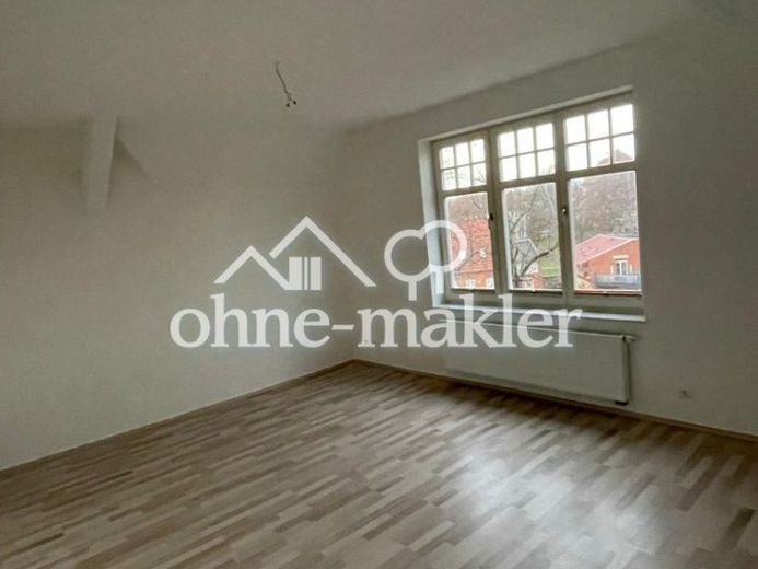 KfW Efficiency Listed Building 3-Room Attic Apartment in a Good Location Near the City Center – Photo 1