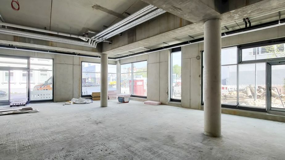 Drei-Höfe_Gewerbefläche_Großfläche_Blick_3_Fensterfront