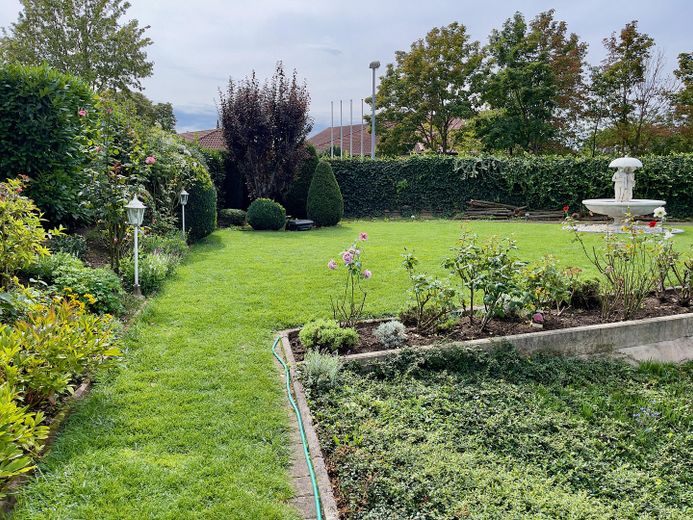 Selten am Mainzer Stadtrand: 6-Zimmer-Haus mit großem Privatgarten – Weitläufiger Privatgarten