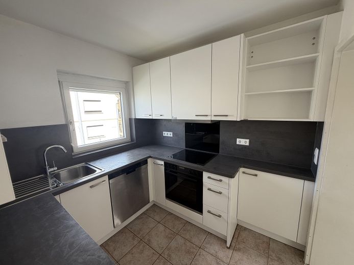 Multi-family house with large lot (3 units), ideal as a multi-generational home, for owner-occupiers or as an investment property – Küche Wohnung OG