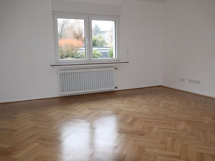 Modernisiertes Einfamilienhaus zur Miete: Modernes Familienglück mit XL-Garten in Bochum-Harpen! – Wohnzimmer