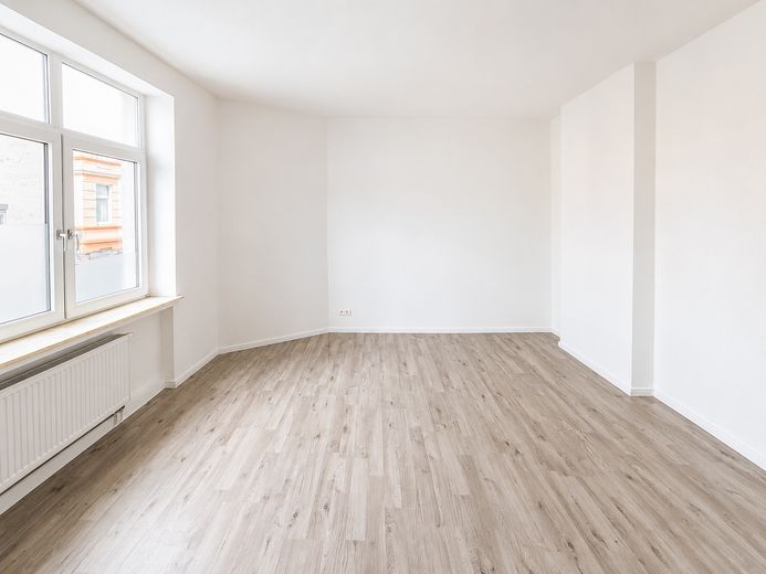 Gepflegte 3-Zimmer-Wohnung mit Einbauküche in Wilhelmshaven – Wohnzimmer