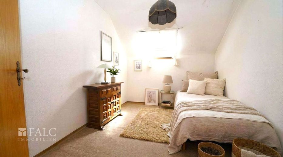 Idylle &amp; Raum vereint: Ein- bis Zweifamilienhaus in perfekter Lage in Gemmingen - FALC Immobilien – Kinderzimmer DG (Vis.)