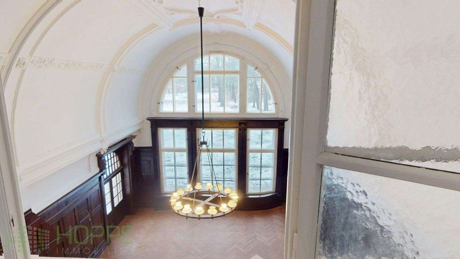 Schloss Siethen - Repräsentative Büro-, Kanzlei- oder Praxisräume in Seenähe – Blick von der Galerie Bild 1