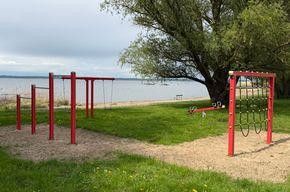 Ferienhaus mit Bootsplatz und Motorboot / Trailer – Spielplatz am Strand