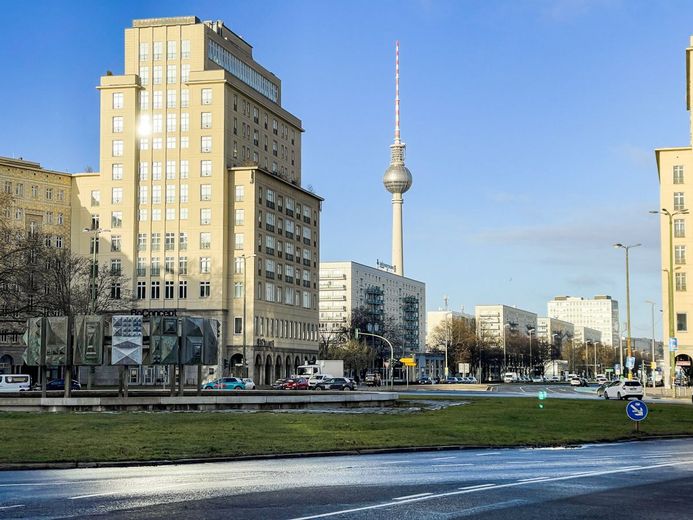 Blick über Straußberger Platz ins Alex