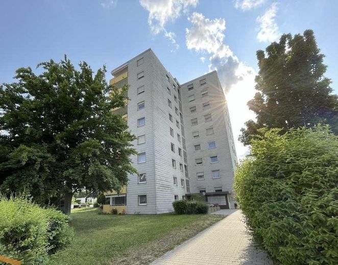 Spacious 3.5-room apartment with balcony & fitted kitchen, good transport connections in Bissingen – Photo 19