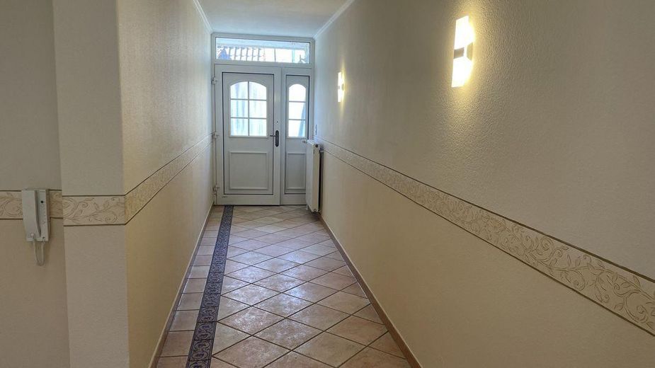 Casa invece di appartamento! Abitare spazioso su un unico livello – Eingang Innenbereich