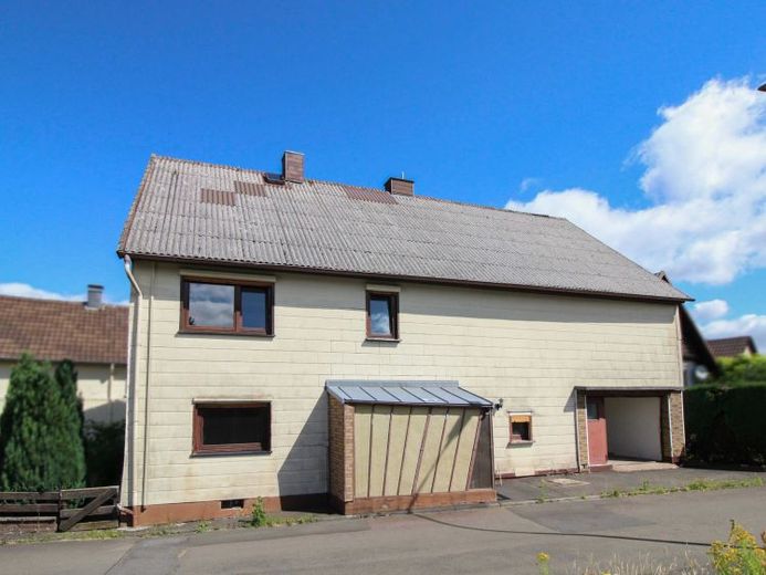 Detached house with garden, garage and potential for expansion in a natural setting in Ulrichstein – Photo 1