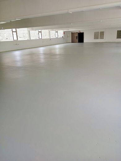 Lager-/Produktionsfläche & Büro - 7500 qm - (teilbar ab 200 qm) - Rampen & ebenerdige Tore – Foto 2