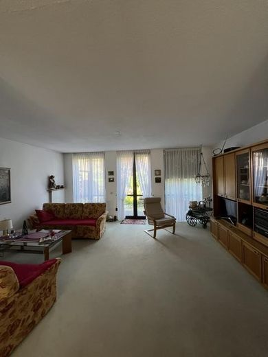Ruhiges, lichtdurchflutetes Reihenhaus in Rudow – Wohnbereich 