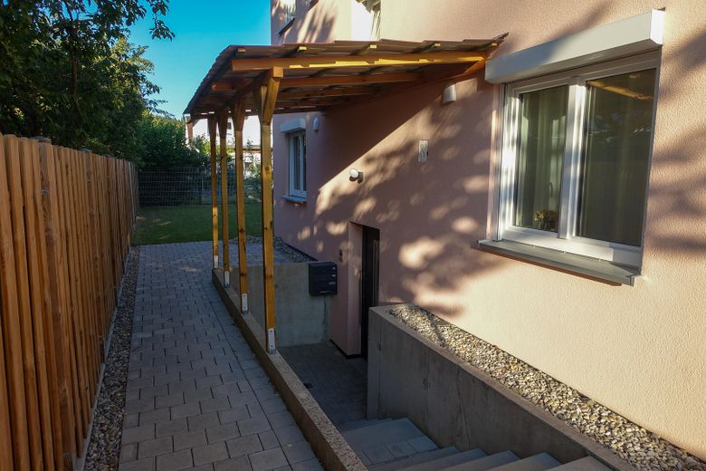 Überdachter Eingang