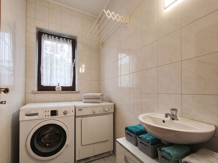6-Zimmer-Einfamilienhaus in Ruderting mit Pool & Blick ins Grüne – Foto 16
