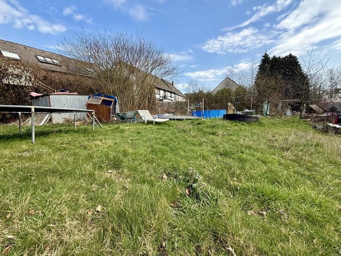 Fröndenberg-Mitte: Einfamilienhaus im Stadtgebiet - Es gibt viel zu tun, packen Sie es an! – Gartengrundstück