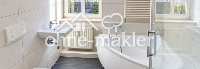 Helle 2-Zimmer-Altbauwohnung mit modernem Bad – Wanne & Dusche