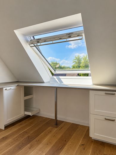 Etagen-Wohnung mit Reihenhaus-Charakter: kernsaniert, hell, Top-Schnitt, gut angebunden & im Grünen – Küche-1