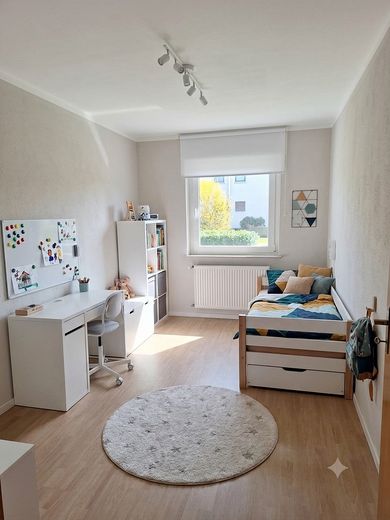 Privatverkauf ohne Maklerprovision: Reihenhaus mit Charakter in Montabaur | Perfekt für Familien – Einrichtungsbeispiel Kind 1 KI