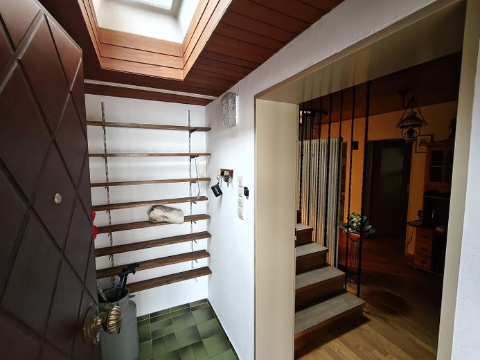 Maison mitoyenne bien entretenue en emplacement central – Eingangsbereich