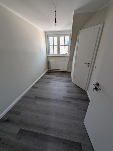 Asansör, mutfak ve balkonlu, Rüdesheim'ın en iyi konumunda 4 odalı KfW70EE penthouse-maisonette – Schlafzimmer 1 mit Bad