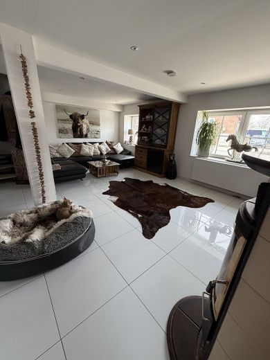 Casa rural con factor WOW: grandes naves, jardín de ensueño y cocina exterior de lujo – Foto 5