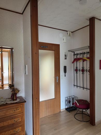 Provisionsfrei: Großzügiges Einfamilienhaus in ruhiger Aussichtslage mit teilbarem Großgrundstück – Garderobenbereich