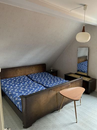 2. OG - Zimmer 2 links