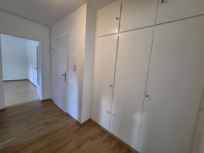Attraktive 2-Zimmer-Eigentumswohnung mit EBK, sofort bezugsfrei! – Eingangsflur