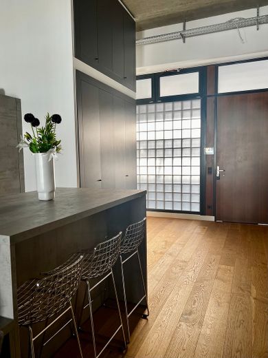 Viel Platz für den Alltag in dieser modernisierten 4-Zimmer-Loftwohnung in Lichtenberg – Eingangsbereich