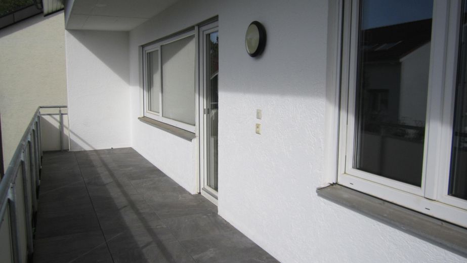 Zentrale ruhige 4,5-Zimmer-Wohnung mit großem Balkon 1. OG in Herrenberg Ziegelfeld von privat – Balkon Süd neu