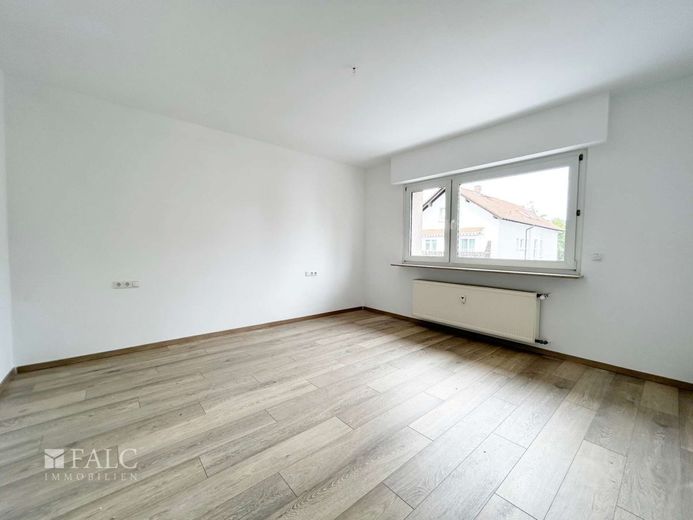 Hochwertig nach KFW Standard saniertes Dreifamilienhaus – OG Schlafzimmer 2