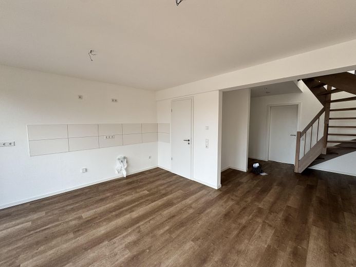 Najwyższej klasy nowe mieszkanie (dwupoziomowe) w Osnabrück-Sonnenhügel – z tarasem na dachu + balkonem i miejscem parkingowym – Wohnzimmer Küche