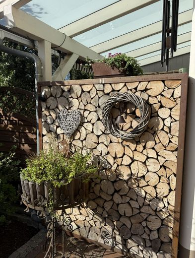 Ekskluzywna nieruchomość nad rzeką Neufnach – przestronne mieszkanie na działce o powierzchni ok. 1700 m² – Gestaltungselement/ Terrasse
